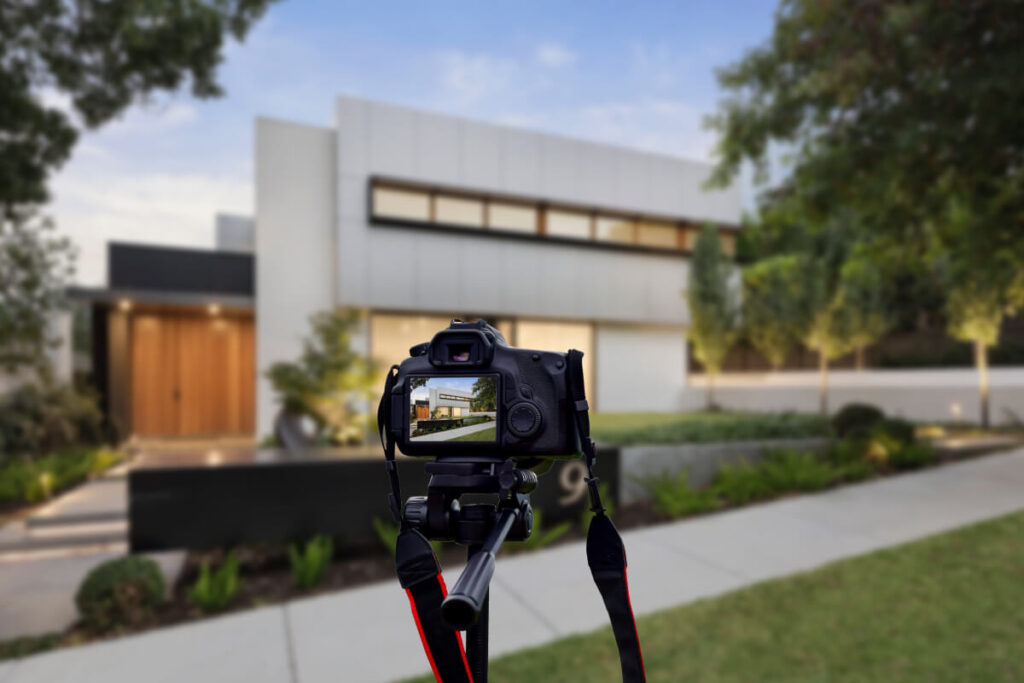 TAKING-PHOTO-REAL-ESTATE-PHOTOGRAPHY AL
