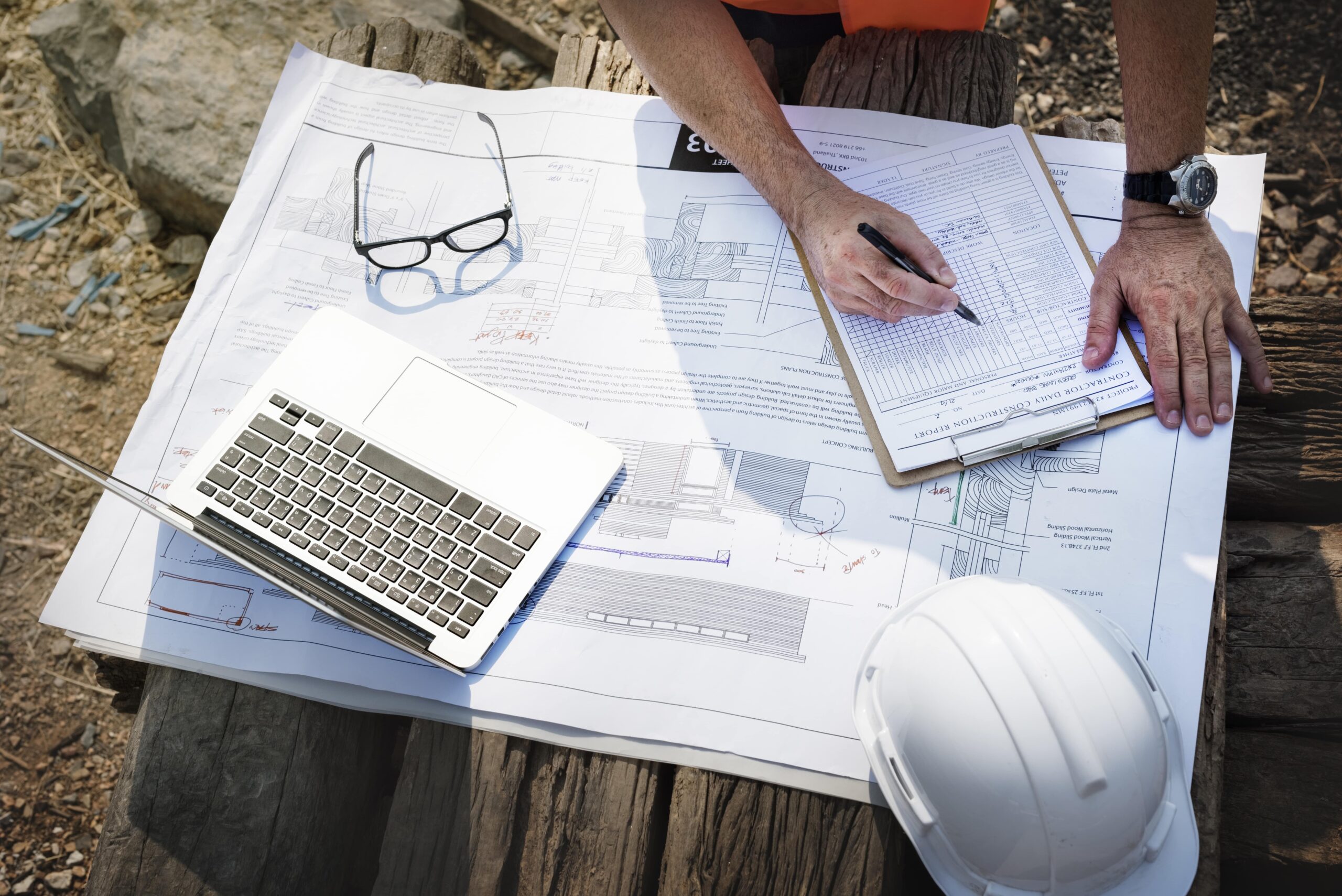 site-engineer-construction-site-min