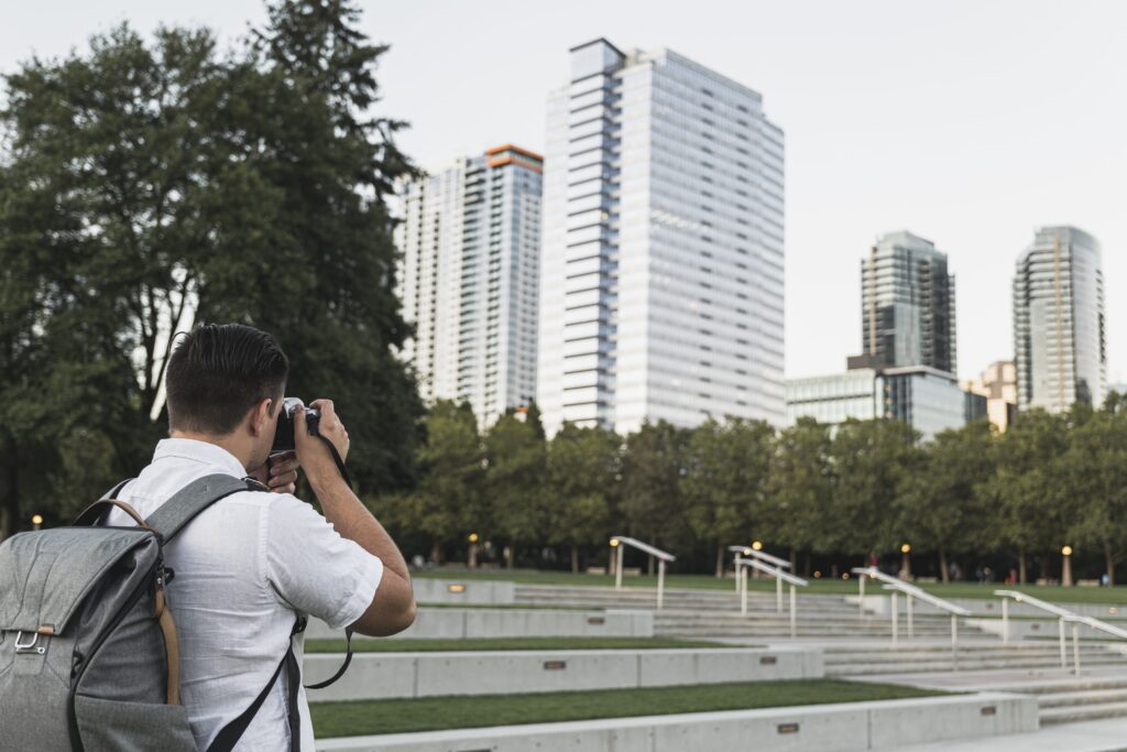 traveler-taking-pictures-city-min